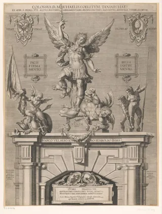 Sculptuur van de aartsengel Michaël boven de ingang van het arsenaal in Augsburg